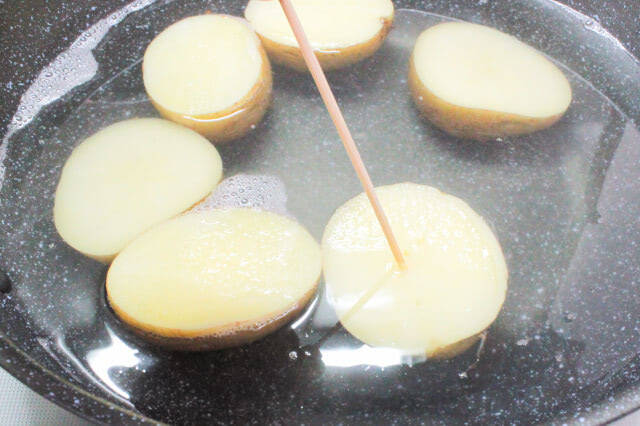 炊飯器のスイッチ押すだけほっくり甘いじゃがバターが止まらない旨さ