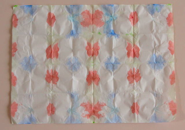 紙染め遊び＋身近な素材で作る