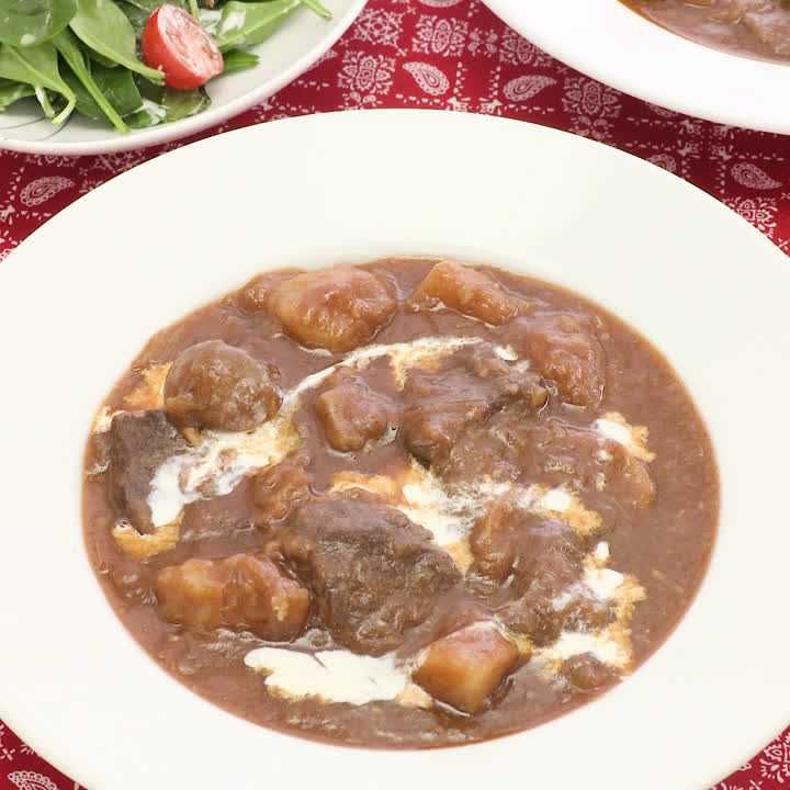 野菜をつぶしてトロミにする。手作りビーフシチュ