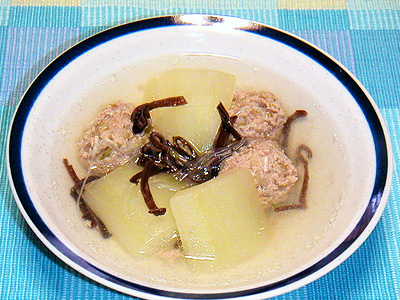 🏷️menu ・ごはん ・甘酢団子 ・無限きゅうり ・野菜スープ ・梅干し ・柿 肉団子ふわふわでうまーーー🥹💗💗💗ペロリすぎるから1人10個とかでいいな🥹笑おうちごはんごはん記録晩御飯 晩御飯の献立 ごはん日記ご飯が進むおかず キッチン収納 キッチン雑貨 収納