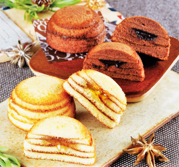 仕事場に人が入るまで、入ったとてやけど、しんどいシフトなので気合い入れる為のバームクーヘン♡ 好物ランキング、順位変動やわ。 やっぱり山田養蜂場の バームクーヘンは美味しい😋 買って正解だったな👍 ホール一気に食べる勢いの美味しさやったけど、明日の為に半分