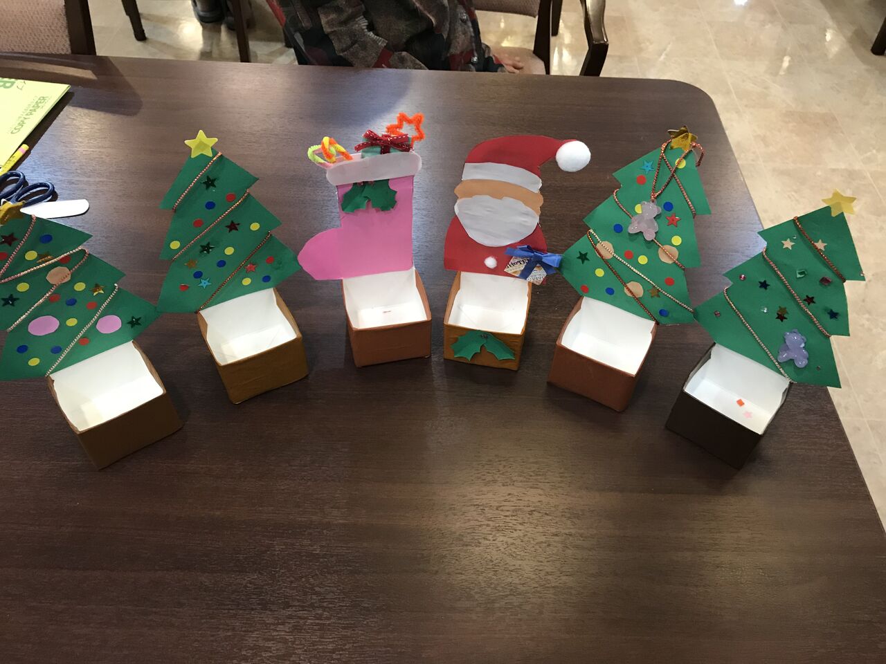 折り紙 サンタブーツの立体的な折り方 音声解説あり 子供でもできる簡単で可愛いクリスマス飾り