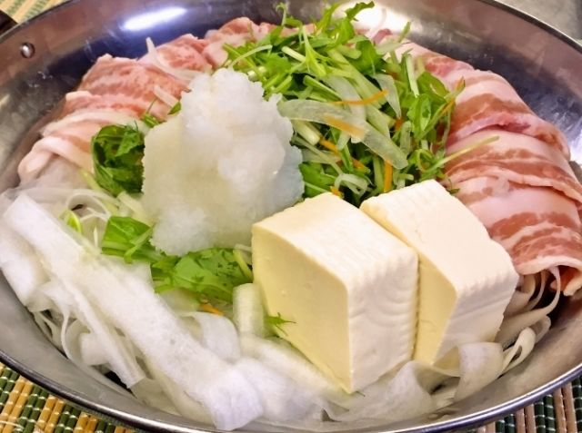 たっぷりの白菜でカロリー控えめに！ 豚肉のうまみがたまらない「白菜と豚肉の中華風重ね蒸し鍋」 太らない鍋 1- レタスクラブ
