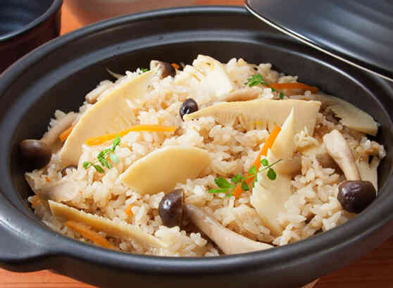 炊飯器で簡単！タケノコご飯