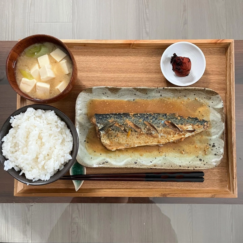 Today's dinner 🍽️ ---- ・焼き塩鮭 ・ポテトサラダ ・キウイフルーツ ・やわらか鶏手羽大根 ・厚切り豚バラの酢豚・豆腐とわかめのお味噌汁晩ごはん夜ごはんdinner和食献立料理手料理家庭料理おうちごはんてづくりごはんてづくりごはん365