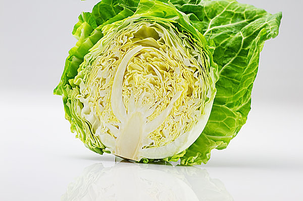 あなたはどっち？ キャベツは丸ごと派or半玉派？ 余ったときの消費レシピもご紹介！季節の食材のHOW TOアマノフーズ公式ブランドサイト