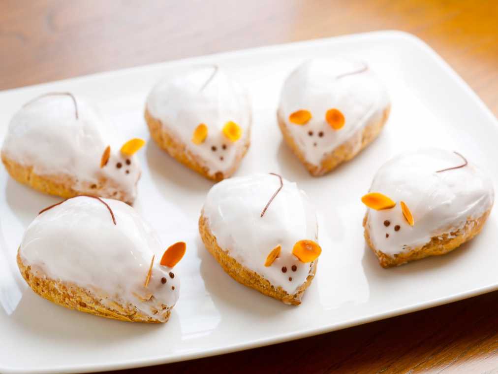 バレンタイン！かわいい苺チョコムースシュークリーム