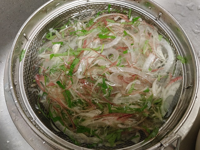 薬味たっぷりカツオのたたき丼 - ねこのくいしんぼ日記