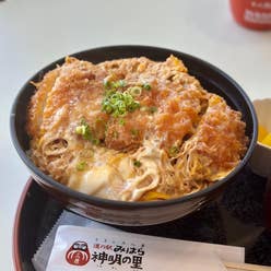 1杯で3度美味しい海鮮丼「海宝丼」とは？ 三軒茶屋『海街丼』で食べてきた – 食楽web