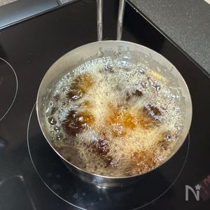 そのままドボン？！「 アスパラフライ」このレシピのポイントは↓の投稿文をチェックしてくださいね✨---------------------------------- ✍️このレシピのポイントは✔️バッター液にアスパラガスをドボン！✔️手を汚さずに作れるフライ✨ ✔️バッター液で