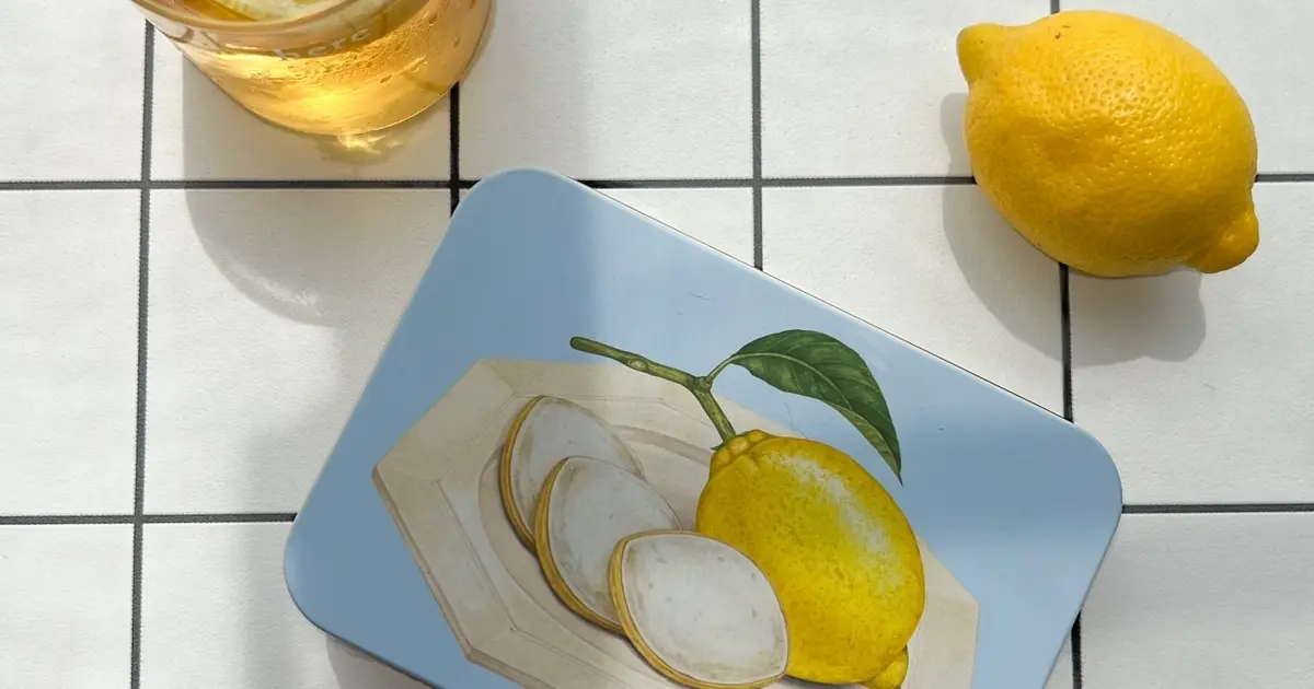 大人が欲しくなるクッキー缶。「ポモロジー POMOLOGY 」のクッキーボックスレモン ときめく手土産スイーツ ＠BAILA