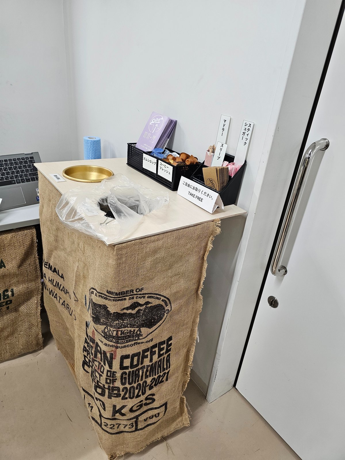 Amazon.co.jp: Rattleware スナップビン フロステッドプラスチック コンディメントバーキット - コンディメントの整理に最適 -クリーンでプロフェッショナルなコンディメントカウンターに最適 : 産業・研究開発用品