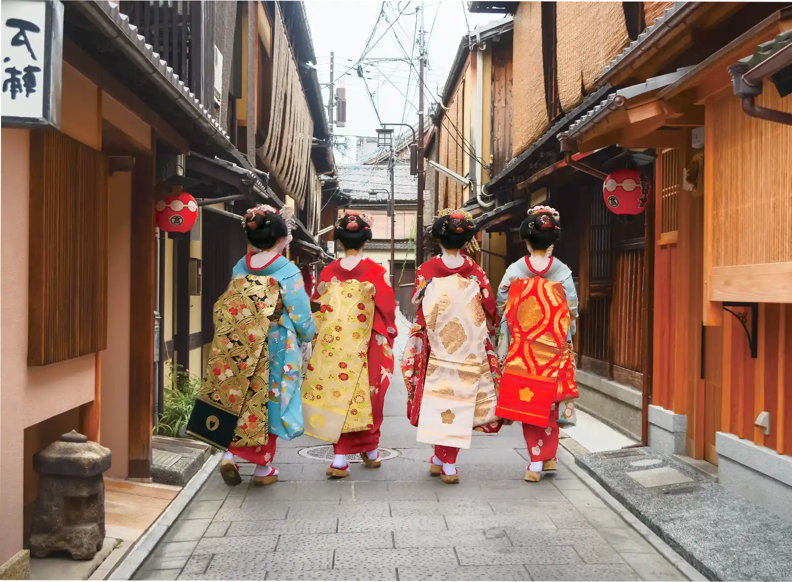 京町屋の佇まい 細長い通路の先にお店の玄関があります - Picture