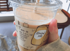 スタバのアーモンドミルクを使った人気カスタム5選!カロリーも紹介aumo アウモ