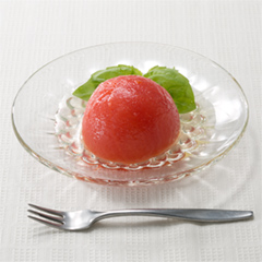 農家のとっておき🍅ミニトマトのコンポートは 農家の先輩が考案したレシピを もっとお手軽にしたものです♡ 大きめのミニトマトの方が湯剥きが簡単♬@songocoo.agri 👆 先輩方と楽しく活動中🌱 .お日様えくぼ旭市たんぽぽCLUBコンポート