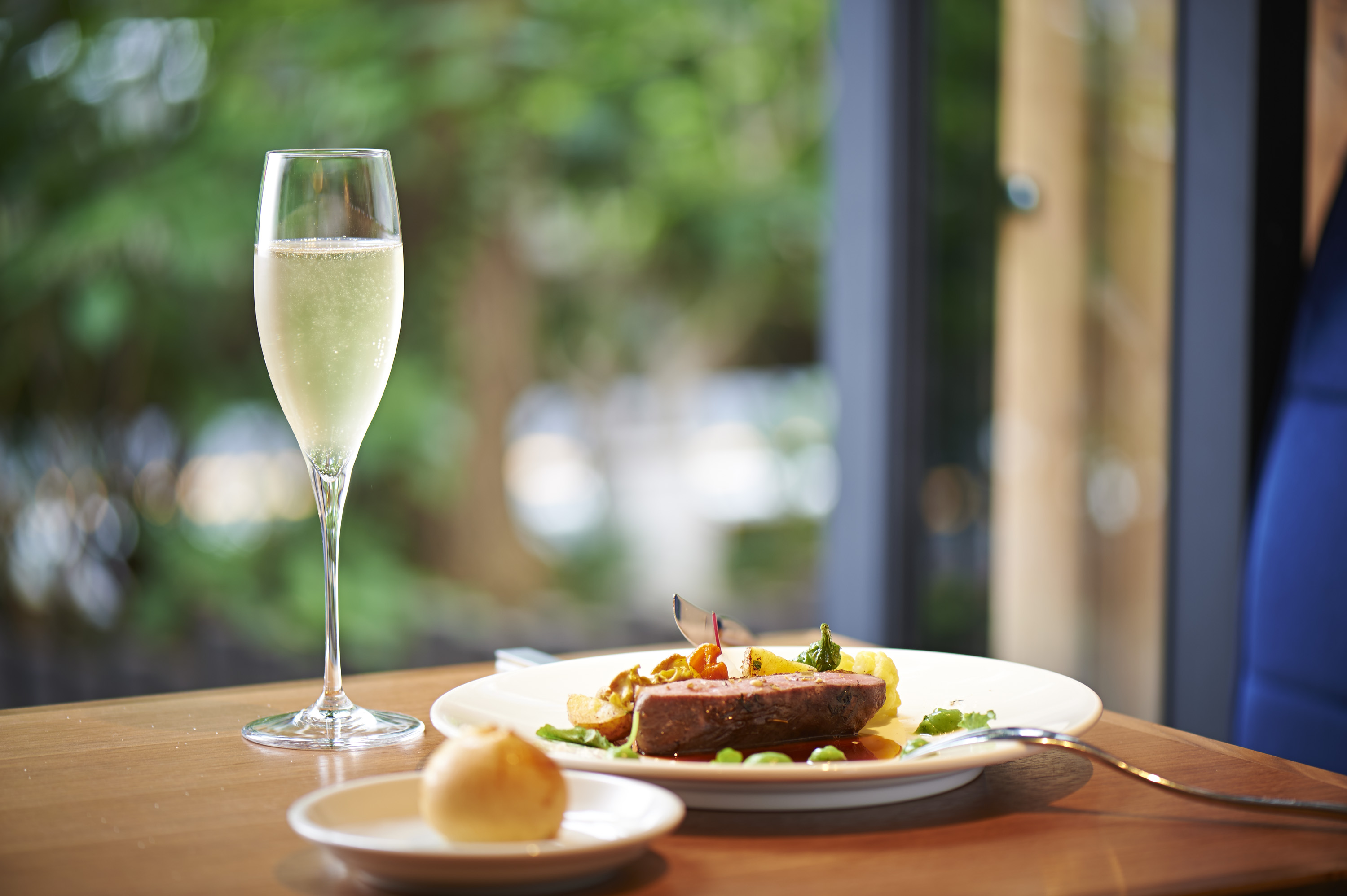 この料理写真の「基本照明配置」を説明してみる使える機材 Blog