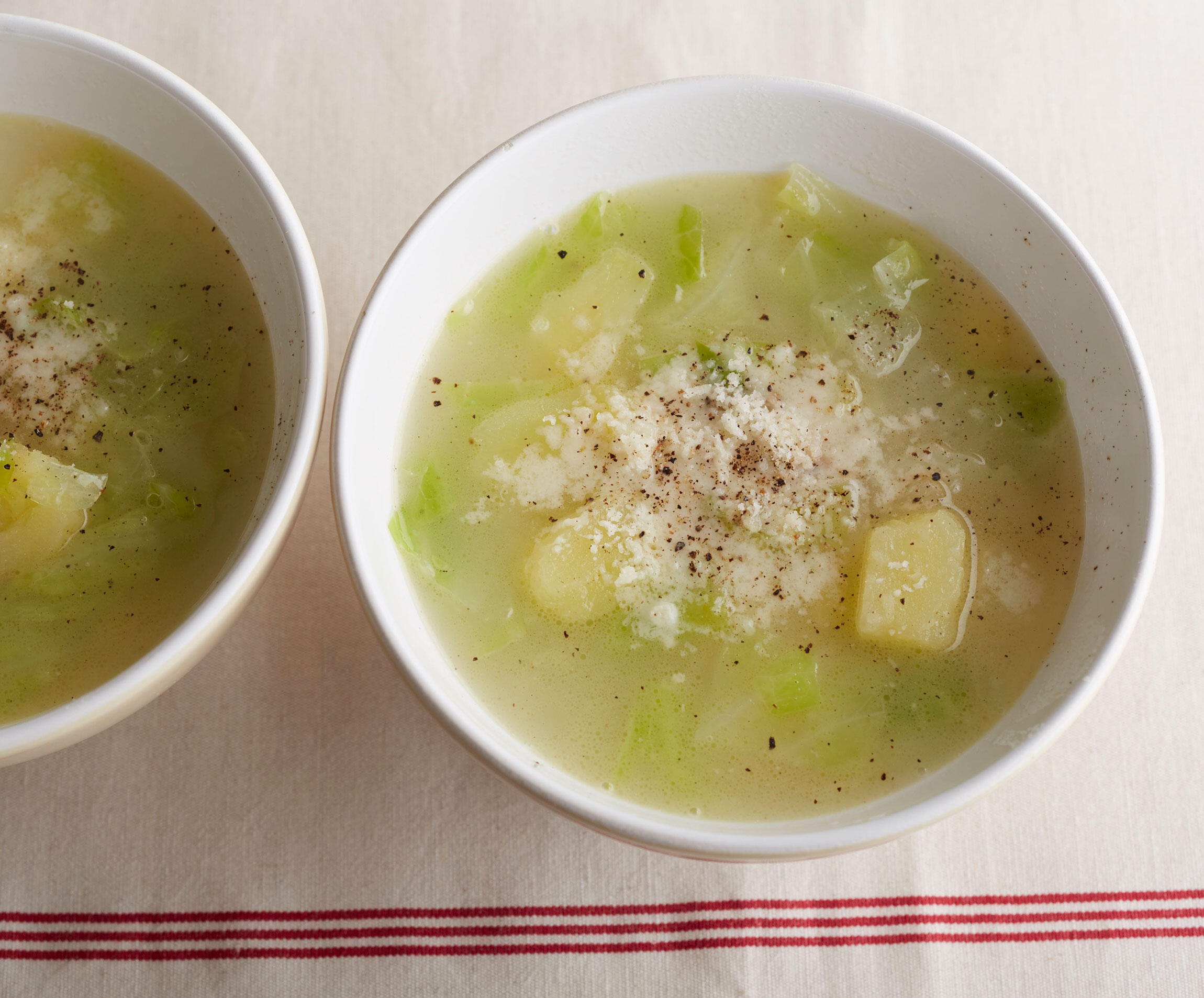 千切りキャベツと豚肉のしょうが和風スープ
