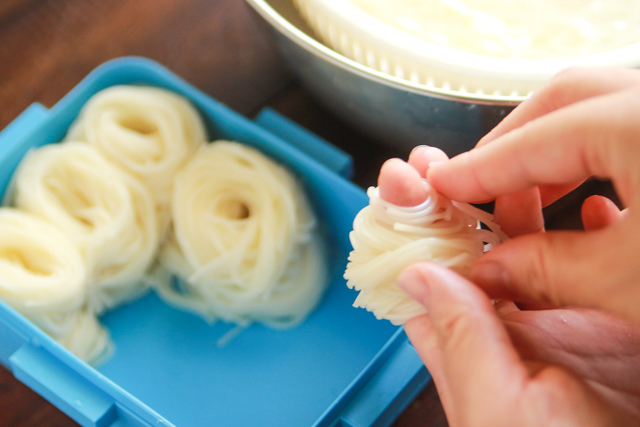 お花見、遠足に！カップでそうめん弁当