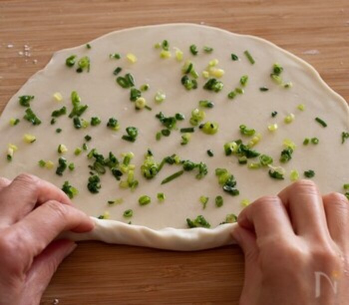 楽天市場 フライパンで焼くだけ 台湾朝食屋の定番 葱拉餅 葱油餅 葱抓餅 葱クレープ 葱パイ 20枚入 5枚×4袋クール便送料無料 台湾産 台湾食品 台湾物産 館 台湾お土産 台湾 台湾祭 : アジア 台湾物産専門店 台湾小集