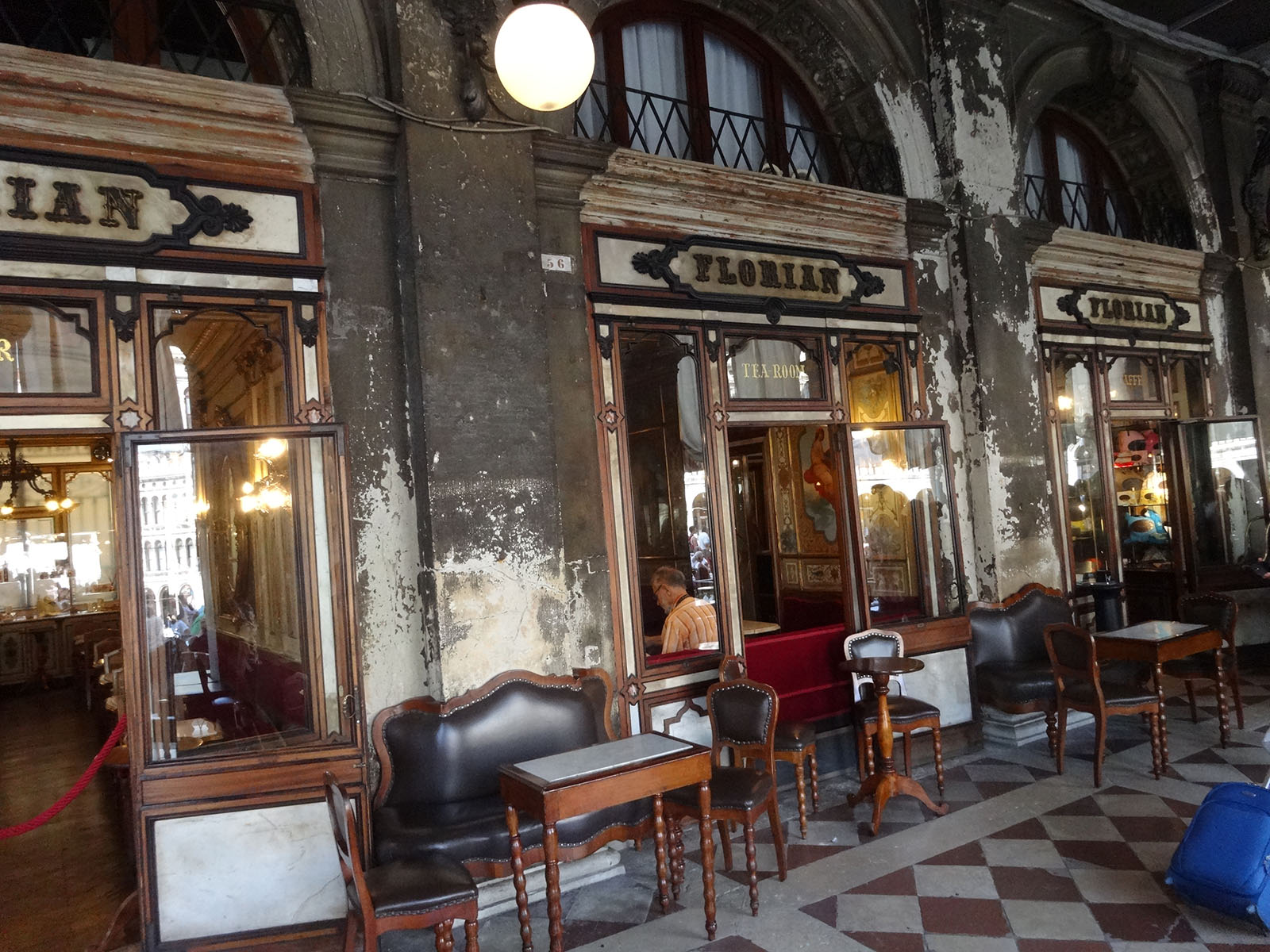 世界のカフェ イタリア・ベネチアにあるカフェラテ発祥のお店「カフェ・フローリアン」で本当のカフェラテを味わう - GOTRIP