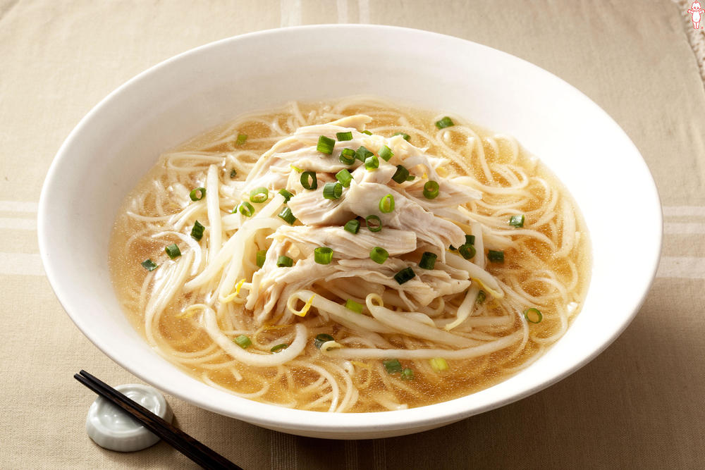 味もボリュームもこれなら大満足！「エスニックゆで鶏そうめん」