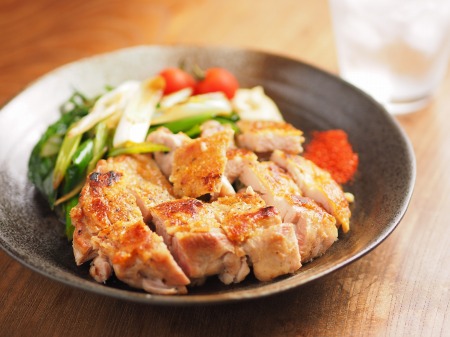 引き立つうまみ。「鶏もも肉の塩焼き」がシンプルに美味♪フーディストノート