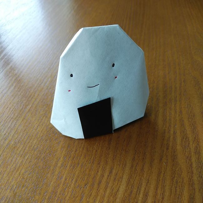 製作実績おにぎり型パルプモールド - 四代目 お結び屋 -—株式会社名古屋モウルド