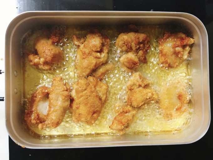 キャンプ飯 あるアイテムを使うと唐揚げが超簡単にできちゃいます。 ハピキャンLODGE