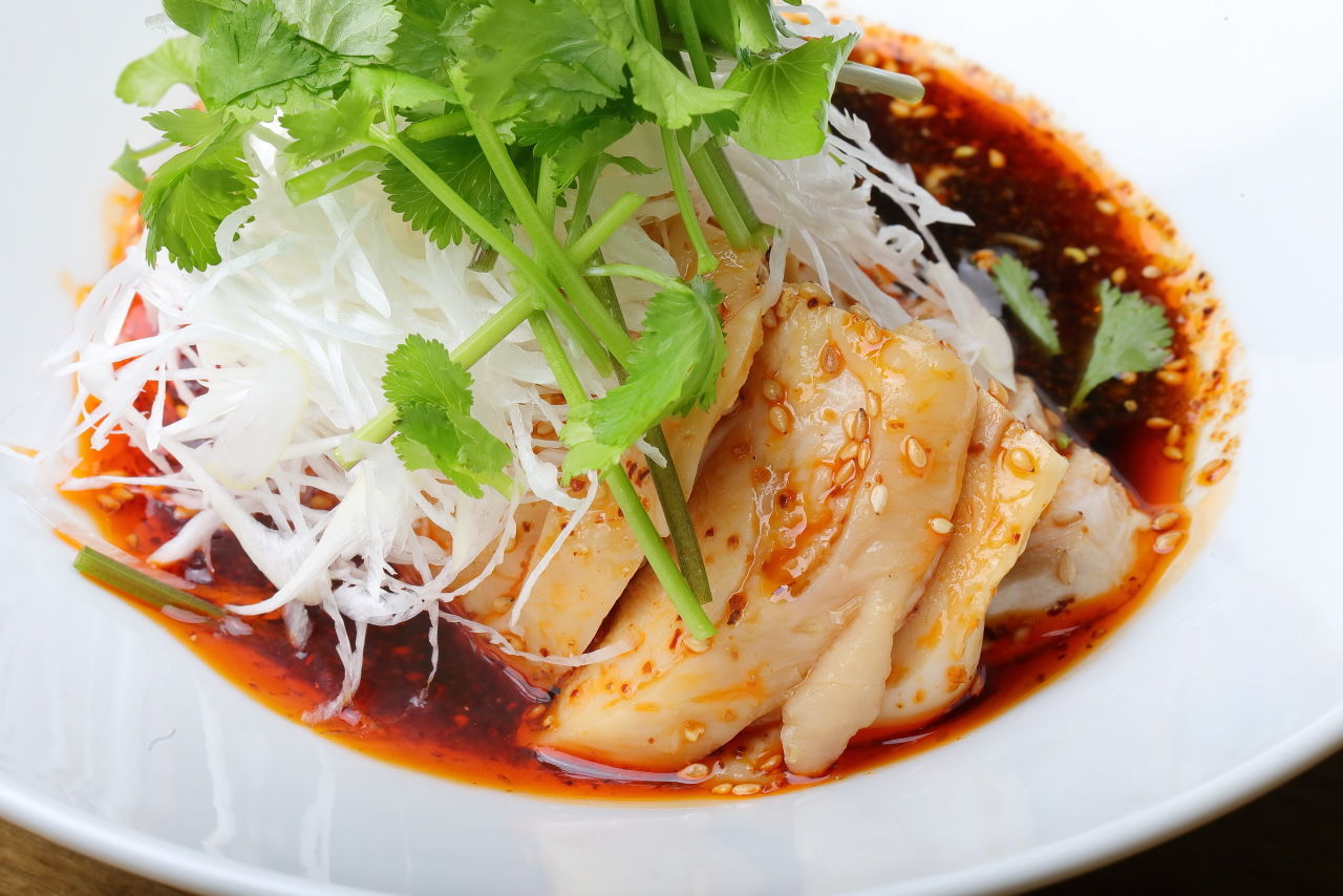 しっとりジューシーよだれ鶏 絶品タレ＆絶品鶏肉のマル秘レシピ公開 プロも絶賛よだHappy Recipe ヤマサ醤油のレシピサイト