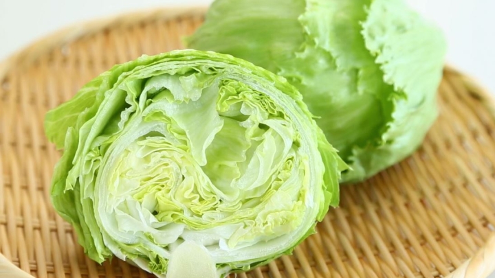 下準備」と「和え方」で、レタスサラダが変わる!パリッと仕上げるコツを調理科学で解説 味の素パーク たべる楽しさを、もっと