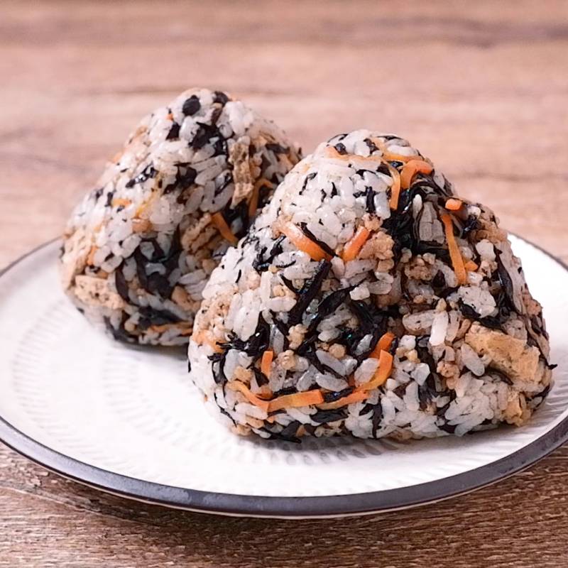 広島菜のお漬物をお取り寄せ 山豊ネットショップ 公式むすとも ぱりぱりしそひじき100g