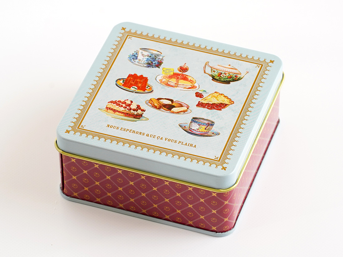 箱に入ったバレンタインのチョコレート 10132003394 の写真・イラスト素材アマナイメージズ