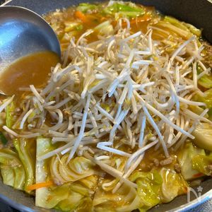 サッポロ一番みそラーメン」アレンジ6選!キャンプでもつくれる簡単レシピキャンプ・アウトドア情報メディアhinata