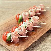 ひとくちモッツァレラと生ハムのサラダ