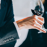 ワイングラスを持つ手のセット - ワイングラスのベクターアート素材や画像を多数ご用意 - ワイングラス, 手, 図画 - iStock