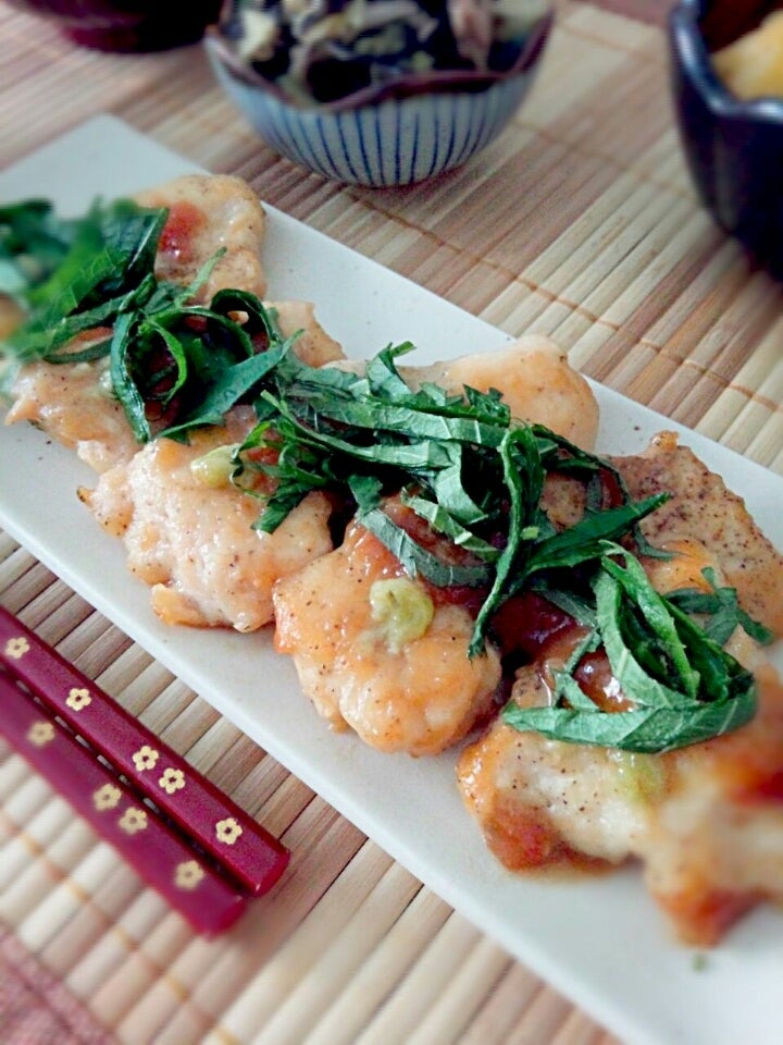 夏の名残を味わう 梅酢に漬けた鶏胸肉のソテーたなそうフードライタ