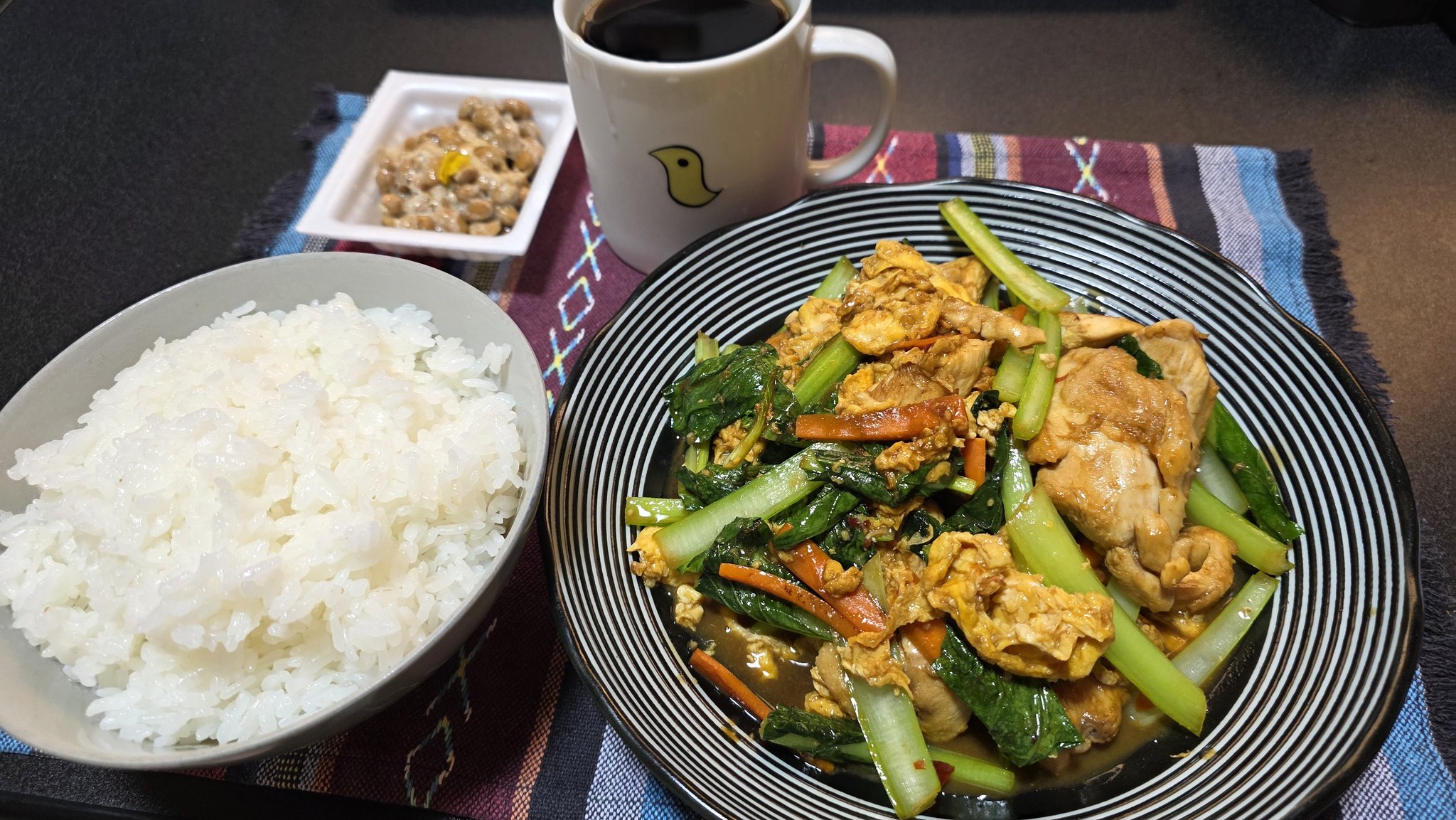 鶏肉と小松菜と卵のオイスター炒め