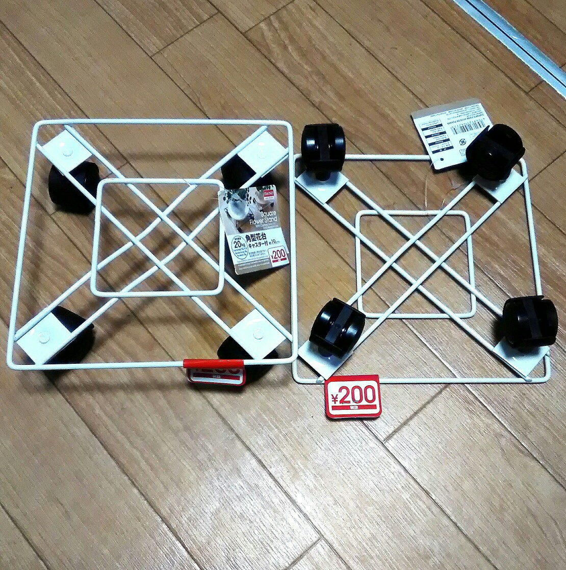 100均 年末年始の帰省に大活躍!使い捨てキャスターカバーほかトラベルグッズ3選 - LOCARI ロカリ