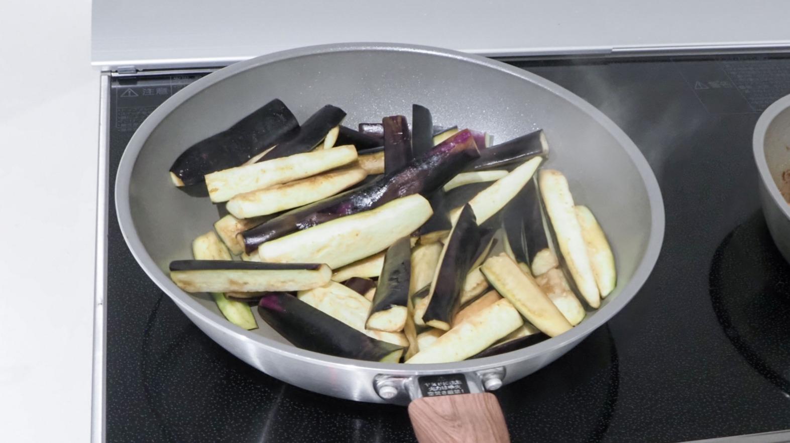 ナスの味噌炒めを油っぽくさせないためのテクニック樋口直哉 TravelingFoodLab.