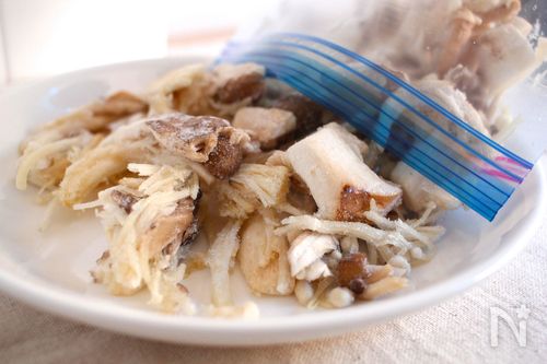 しめじの冷凍保存 3週間長持ち！凍ったまま使えるレシピも！ほほえみごはん-冷凍で食を豊かに-ニチレイフーズ