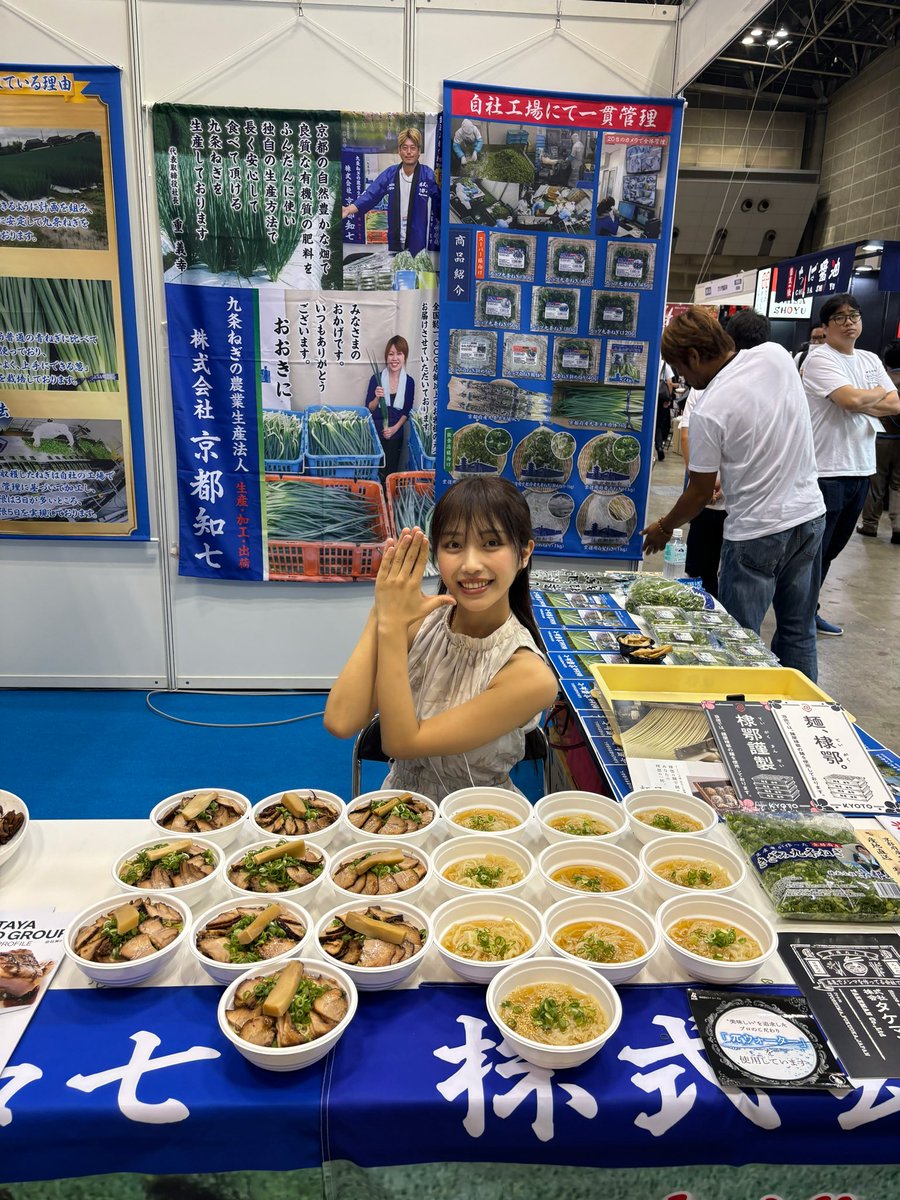 大食い女子大生りっかちゃん‼︎ なんと、今回は約6キロ大食い挑戦🍜 お店は横浜村木屋さん、ランチメガ盛りが寿司桶で提供される店🍣そしてごはんはマンガ盛り🍚 完食できたかは動画を最後まで観るとらわかるよ🎥 りっかちゃんのアカウントはこちら👇 @kuishinbo_joshi