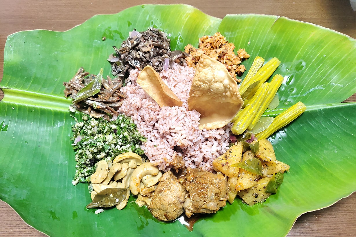 スリランカのカレーは副菜たっぷり優しい味「ラサ・ボジュン」のボジュンプレート - 船場ランチWEB