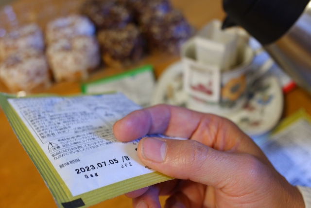 賞味期限切れのパスタソース、食べてもいいと思いますか?コストコで3缶セ- Yahoo!知恵袋