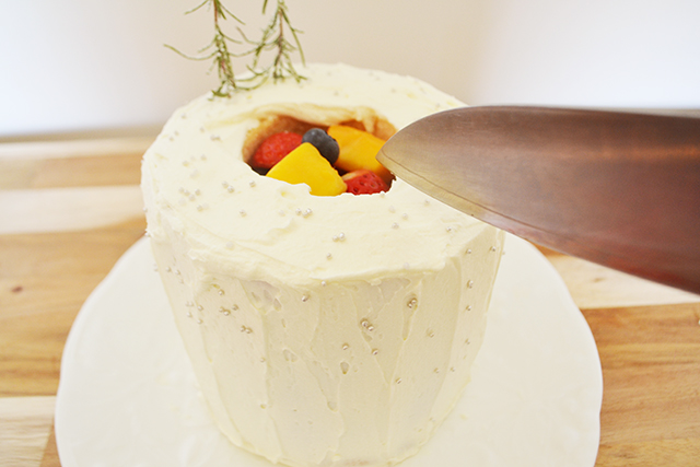 1本焼きにかじりつく！ウェディングケーキの代わりに「まるごとバウムクーヘン」🎂marry マリー