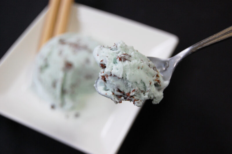 チョコミントアイスクリームの写真素材81351887- PIXTA