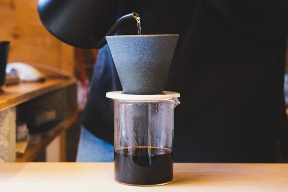 コーヒーフィルター 円錐 おしゃれ選べる特典付+d キノメ セラミック コーヒードリッパー 紙フィルター 不要 1〜2人用 コーヒー ギフトドリップ 器具 プレゼント 陶器 ペーパーレス エコ 在宅 木の芽 癒し 磁器 珈琲 抽出 インテリア 北欧 雑貨 かわいい 日本製