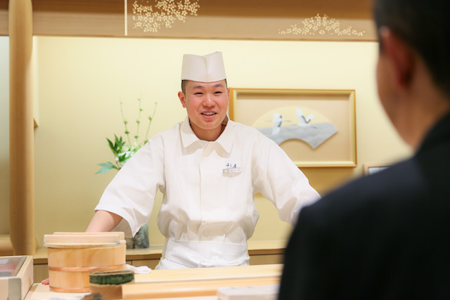銀座の名店で研鑽を積んだ女性鮨職人が独立。自らの味を追求した繊細な鮨と温かなおもてなしを堪能 鮨 めい乃 東京・麻布十番 │ ヒトサラマガジン