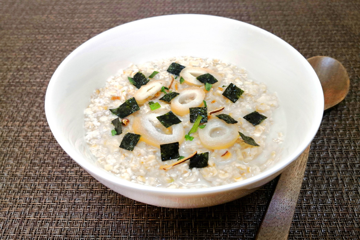 オートミールダイエット中で7キロ位痩せたけど最後の画像比較すると変化が凄い。今1番はまってるこの 中華粥 はレンチン1発で簡単に作れて何より美味しい。いや、オートミールをお粥とかにして食べるの苦手だったんだけどこれはクセがなくてマジで美味しすぎる ナニコレ,レシピはプロフィールURLから見られます🙌,オートミール米化オートミールオートミールレシピoatmeal