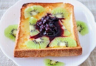 フルーツ映えるミルク寒天