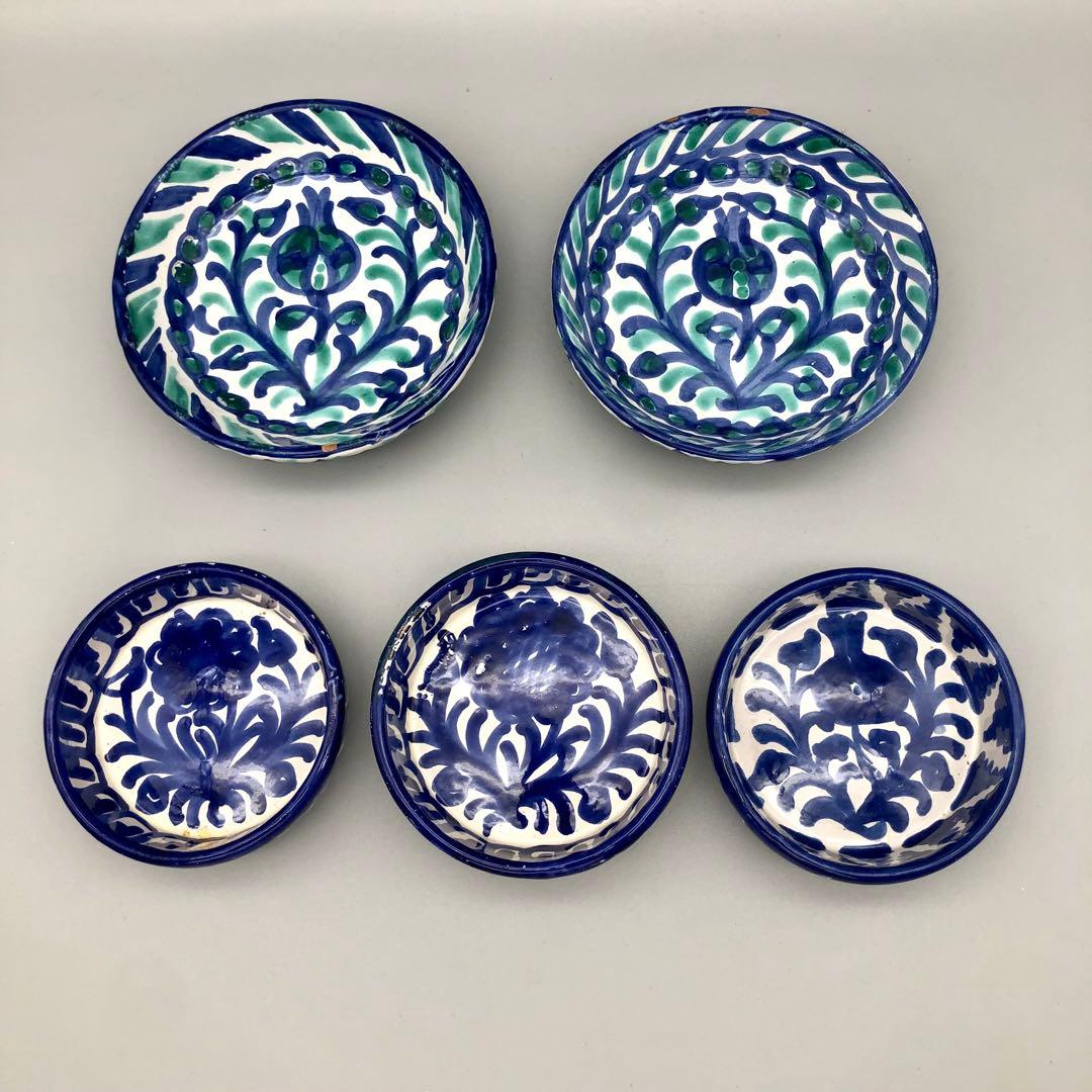 本場スペインにて昼間のバルに並んでいる小皿料理タパスとピンチョスの写真素材164173441 毎月1点無料 フリー のストックフォトイメージマート